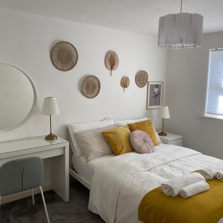 Marine Viewing 2 Bedrooms Flat Манчестър Екстериор снимка