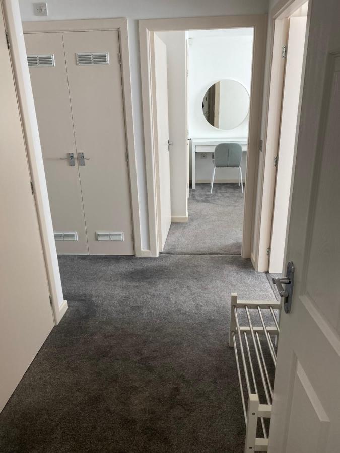 Marine Viewing 2 Bedrooms Flat Манчестър Екстериор снимка