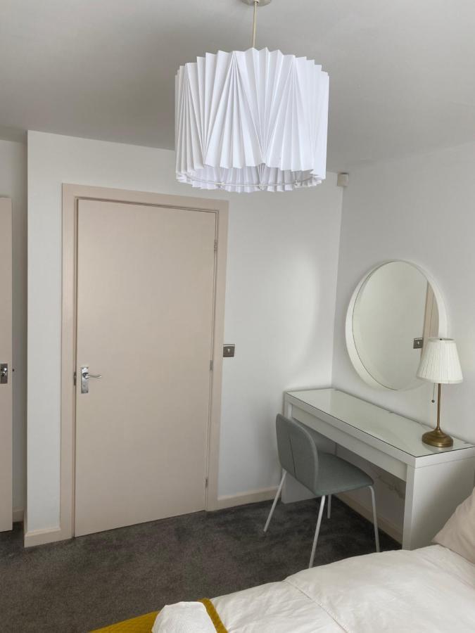 Marine Viewing 2 Bedrooms Flat Манчестър Екстериор снимка