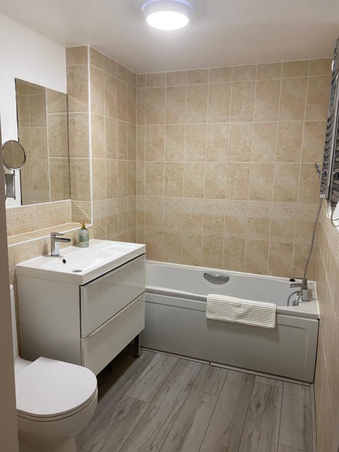 Marine Viewing 2 Bedrooms Flat Манчестър Екстериор снимка