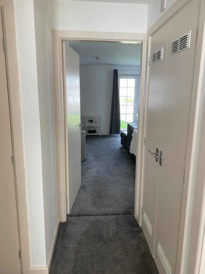 Marine Viewing 2 Bedrooms Flat Манчестър Екстериор снимка